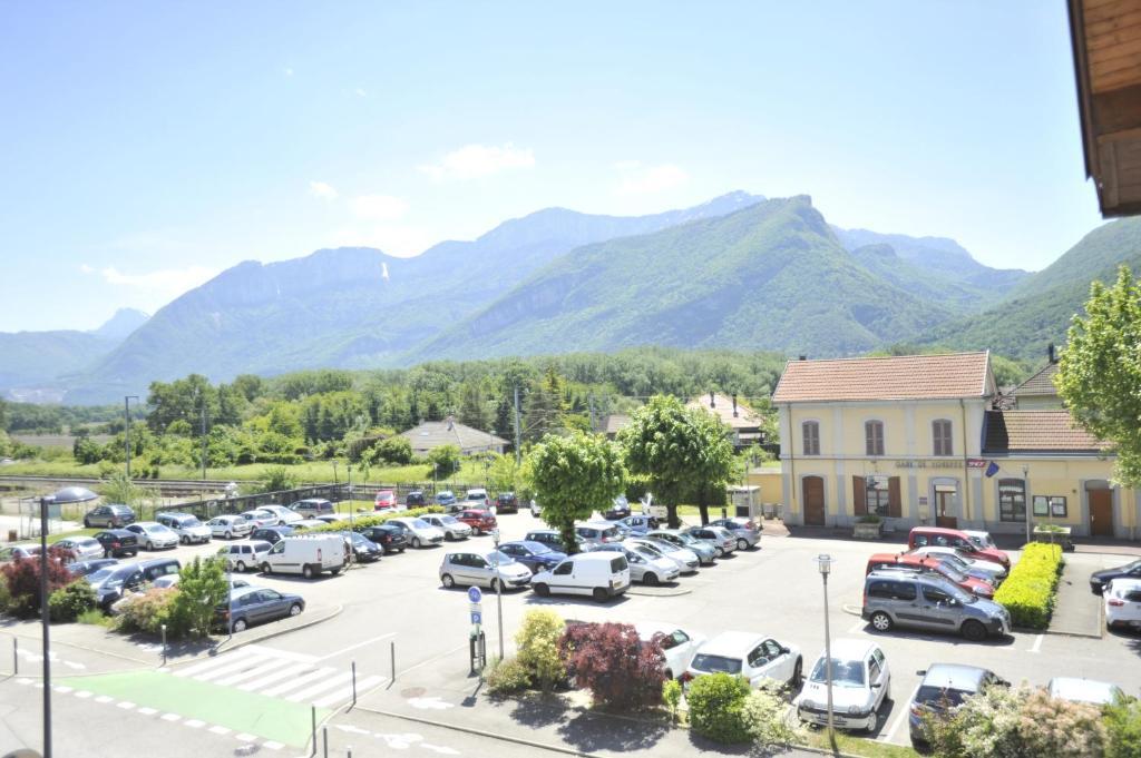 Alp'Hotel Voreppe Exterior photo