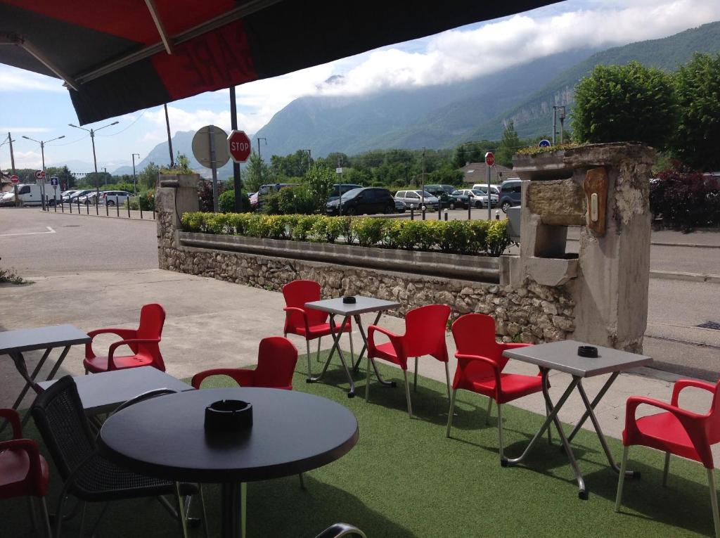 Alp'Hotel Voreppe Exterior photo